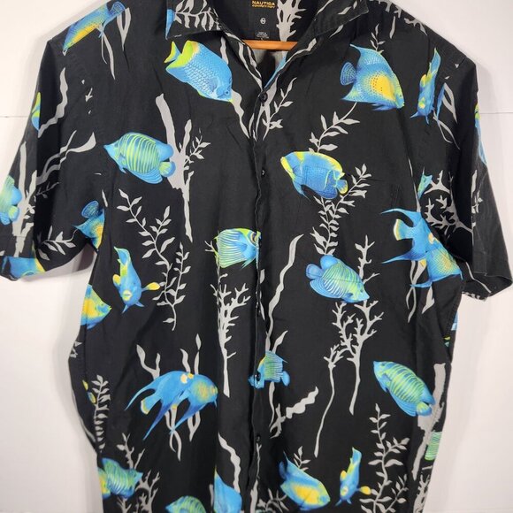 Nautica Competition Tropical Fish Button Up Men's Short Sleeve Shirt size Large - Picture 2 of 9